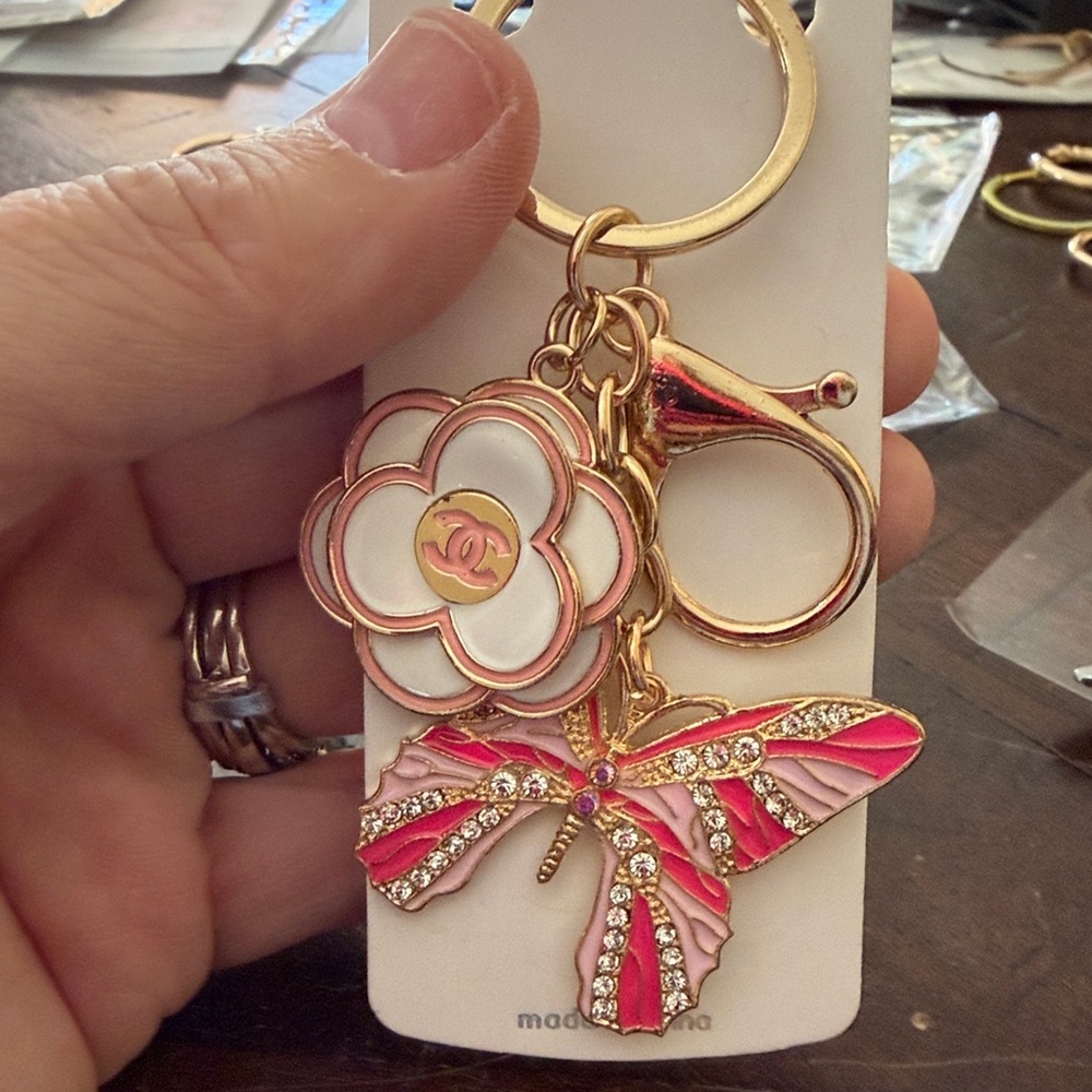 Mint Fashion Gold and White Floral Key Chain / Bag tag - Picture 7 of 8